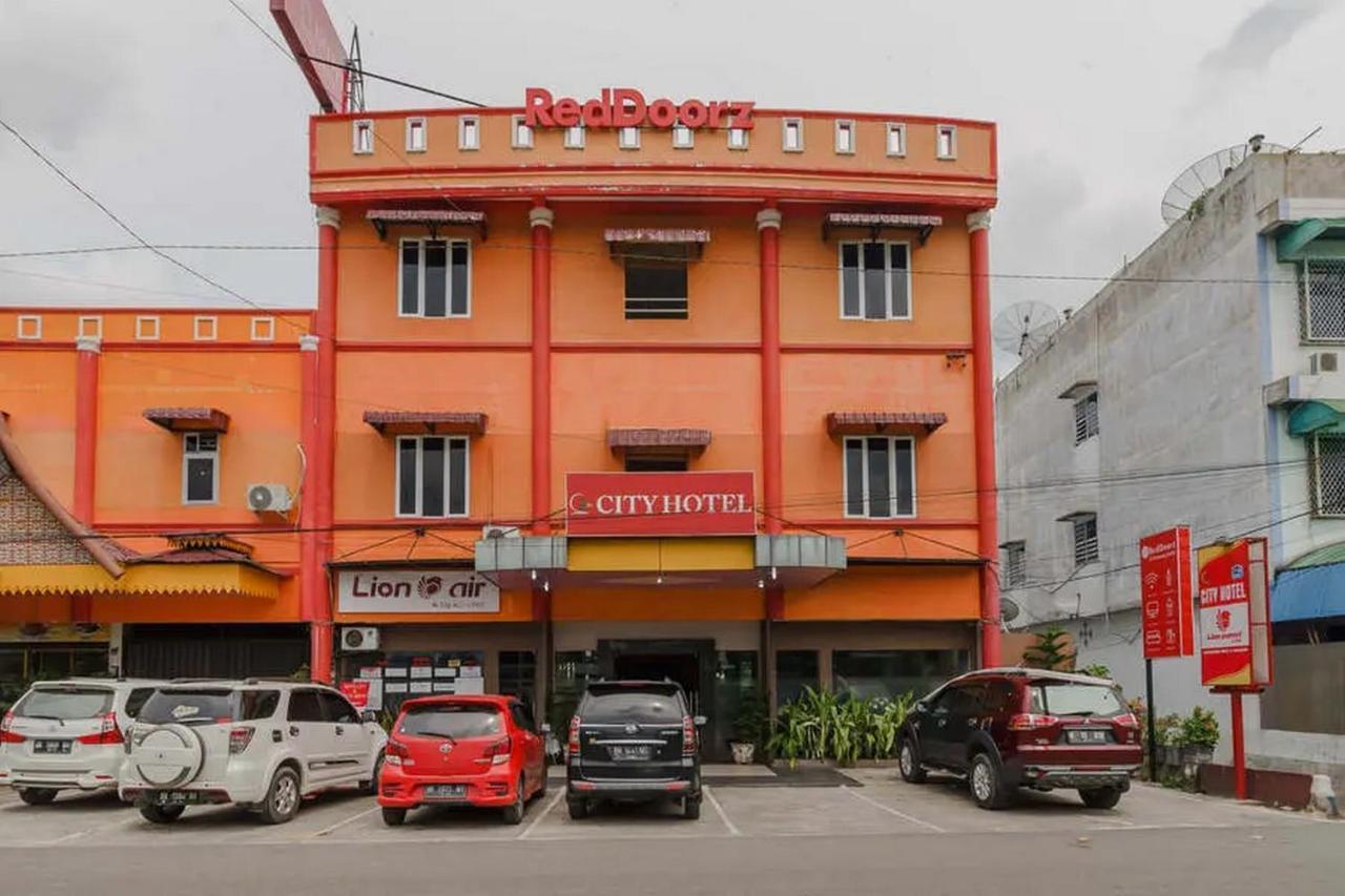 Reddoorz @ Pematangsiantar Otel Dış mekan fotoğraf