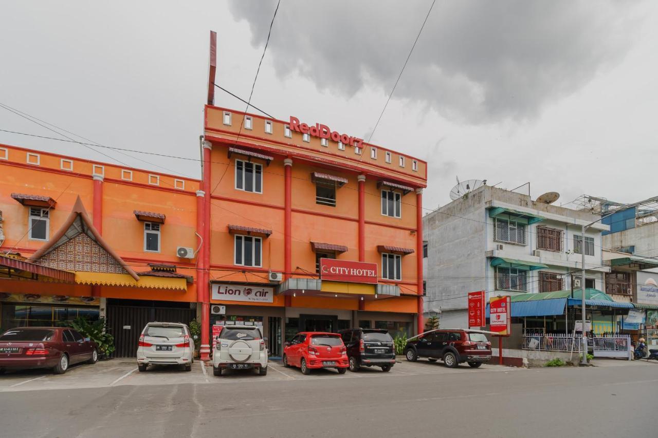 Reddoorz @ Pematangsiantar Otel Dış mekan fotoğraf